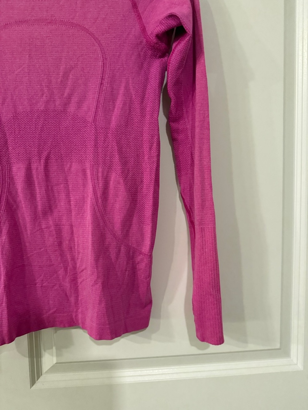 Lightly worn lululemon Women's Long-Sleeve Seamless Active Top - Hot Pink size 4 - Picture 9 of 13